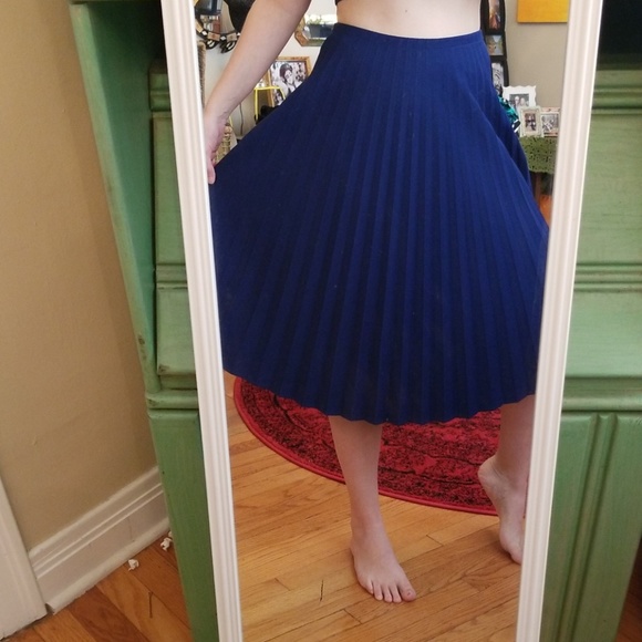 VTG Navy Blue Pleated Highwaisted Midi Skirt - Picture 4 of 8
